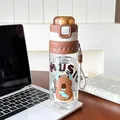 Süße Cartoon Capybara Tritan-Trinkflasche aus Kunststoff mit Trageschlaufe und Deckel - Capybara Spray-Kopfhörer (7311)
