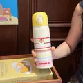 Süße Cartoon-Isolierflasche aus Edelstahl mit gelbem Deckel für Mädchen und Schüler - 500ml / Gelber Welpenstil (BWB6133)