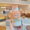 Vista detallada de la botella térmica infantil con lindo animal y correa de transporte - 520ml / Estilo de Gato de Dibujos Animados (H-228) / Naranja