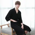 Herren Bademantel aus Waffelpiqué in Schwarz mit Bindegürtel und Taschen für optimalen Komfort - Schwarz Herren