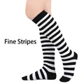 Chaussettes montantes à rayures fines noires et blanches pour cosplay et sport - Taille unique / Rayures Fines / Noir et Blanc