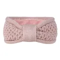 Détail de face d'un bandeau en tricot rose avec doublure polaire et nœud pour l'hiver - Rose Crevette