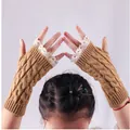 Mitaines en tricot torsadé marron chaud avec bordure élégante en dentelle blanche pour l'hiver. - Taille unique / Gants Demi-doigts (ST72) / Chameau