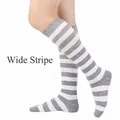 Chaussettes montantes rayées gris et blanc pour femmes, idéales pour cosplay et sport - Taille unique / Large Rayure / Gris Clair Blanc
