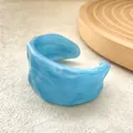 Pulsera ancha de resina irregular en azul vibrante para moda femenina elegante - Azul Brillante (AB0085-7)