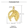 Detailansicht des Kupferpferdekopf-Hufeisenanhängers mit 36 mm Höhe und 7 g Gewicht - Pferdekopf Hufeisen Stil (VK291) / Gold