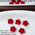 Dettaglio di perle a stella rosse con smiley, misura 14mm, spessore 6,2mm, foro 4,7mm - Sold Individually / Rosso