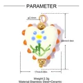 Vue macro détaillée d'un pendentif cœur en céramique avec dimensions et poids - Style Fleur Bleue Vintage (YK782-2)
