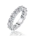Eleganter Moissanit-Ewigkeitsring aus Silber mit einer Reihe runder funkelnder Steine besetzt - US Größe 4.5 / Funkelnder Full-Eternity-Stil / Silber