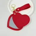Porte-clés miroir de maquillage rotatif en cuir PU rouge en forme de cœur - Cœur / Rouge