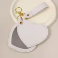 Élégant miroir rotatif portable en cuir PU en forme de cœur avec dragonne et porte-clés - Cœur / Blanc Cassé