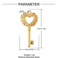 Vue détaillée du pendentif clé en forme de cœur doré avec dimensions et poids. - Clé Cœur Dentelle Creuse (YK369)