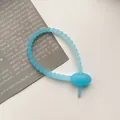 Fascetta per cavi in silicone azzurro a forma di girino per organizzazione e DIY - blu trasparente