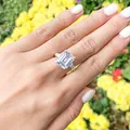 Eleganter Ring aus s925 Sterlingsilber mit Smaragdschliff und Baguette-Seitenteilen - US Größe 9.5 / Smaragdschliff Drei-Steine-Stil (B款)