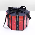 Caja de regalo hexagonal roja y negra con lazo para álbumes de fotos personalizados - Caja Temática Roja
