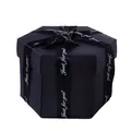 Elegante caja de regalo hexagonal negra con cinta de raso 'Just for you' impresa - Caja Hexagonal Negra Pura
