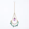 Vue détaillée de la suspension lune dorée avec pierres vertes et grand cristal violet - Aventurine (LSGJ094-2)