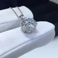 Elegante 14k vergoldete Halskette mit Solitär-Moissanit-Anhänger und brillantem Rundschliff - 6-Krappen-Stil / 1 ct / Weißgold-Ton