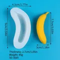 Vista detallada del molde de silicona 3D con forma de plátano para decoración de pasteles. - 9x4.5x2.7cm