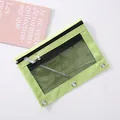 Luxe groene mesh pennenzak met dubbele ritsen en gaten voor een drieringbandmapje - Groen
