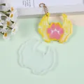 Detalle de molde de silicona ala de ángel garra de gato y pieza de resina - Blanco