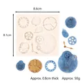 Vue détaillée du moule en silicone engrenage avec dimensions et poids indiqués - Horloge et Engrenages (50-2305-B) / 8.6x8.1x0.8cm