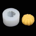 Vista dettagliata di uno stampo in silicone a zucca 3D con prodotto finito in cera - Stile Zucca 3D / Bianco