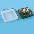 Detail der quadratischen Silikonharzform mit 10,6 cm Maßen und fertigem Kaninchenornament. - 10.6cmx10.6cmx2.2cm