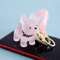 Porte-clés bouledogue français en résine rose givrée avec dragonne pour sacs - Style Bouledogue Français / Rose Clair Transparent