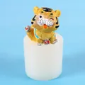 Visuale dettagliata di uno stampo in silicone bianco con una figura di tigre cartoon - 50-2519 Stile Tigre / Bianco