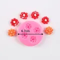 Round pink silicone mold with daisy flower patterns for fondant chocolate DIY crafts - Style 50-3381-A / Diameter 6.7cm / Pink