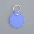 Porte-clés rond en cuir Saffiano bleu lavande avec anneau et rivet en métal argenté - Rond / Rond Bleu
