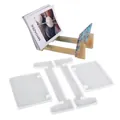Vista dettagliata di un set di 4 stampi in silicone e del leggio in resina finito - Stampo per Supporto da Scrivania (60-802)