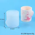 Vue détaillée du moule en silicone pour tasse à bougie cœur, dimensions 8,3x8,5 cm - Style de Tasse à Poignée en Cœur (60-1288)
