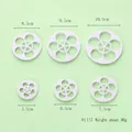 Set van 6 witte bloemvormige plastic koekjes- en fondantvormpjes in diverse maten - Bloemvorm (6-delige Set) / 01117 (5.5cm-10.5cm)