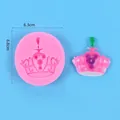 Dettaglio dello stampo in silicone a forma di corona con dimensioni e campione finito - Stile Grande Corona (50-3182-A) / Diametro circa 6,3 cm
