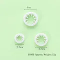 Set van 3 witte plastic bloemvormige uitstekers voor fondant en taartdecoratie - 01069 (2.5cm-4cm)