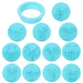 Set mit 12 blauen Keks-Ausstechformen und Fondant-Stempeln mit Emoji-Motiven zum Backen - 12er-Set