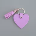 Porte-clés en forme de cœur en cuir violet avec pompon rose et anneau doré raffiné - Frange de Cœur / Violet