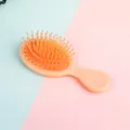 Süße, kompakte pfirsichfarbene Massagehaarbürste mit weichem Kissen für Kinder - 15-20cm / Orange