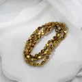 Nahaufnahme von goldenen unregelmäßigen facettierten Perlen für DIY-Schmuckzubehör-Materialien - Irisierender Facettierter Stil (10#) / 90 Stück/Packung