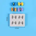 Detailansicht der weißen Silikonform für Schleifen mit Maßen 6,3x5,4 cm und bunten Mustern - Schleife Stil (50-3140-B)