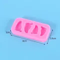 Moule en silicone rose avec empreintes de bébé pour fondant et chocolat, 8x3,9x1 cm. - Moule Empreinte Bébé 4 Cavités (50-116-A) / 8x3.9x1cm