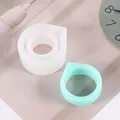 Deux moules à bagues en silicone en forme de goutte pour résine DIY en blanc et menthe - Moule à Bague Triangle 18mm (60-204)