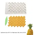 Hochauflösende Detailansicht der Silikonform mit Ananas-Textur für Kuchendekoration - 50-2756-B