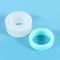 Vue détaillée du moule à bague en silicone avec échantillon de résine - Moule à Bague Face Plate 16mm (60-205)