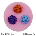 Moule rond en silicone rose avec fleurs pour décoration de gâteaux et chocolats - Style Triple Fleur (50-84-A) / 4.5x5x1.5cm