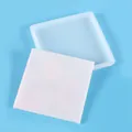 Moule carré en silicone pour résine DIY et sous-verres sur fond bleu clair vif - Dessous de Verre Carré (60-630)