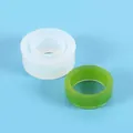Moule à bague en silicone avec échantillon de bague en résine verte pour loisirs créatifs. - Moule à Bague Face Plate 17mm (60-206)