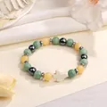 Handgemaakte kralenarmband van 8 mm natuursteen met een witte marmeren kruisbedel cadeau - Emerald Jade Tricolor